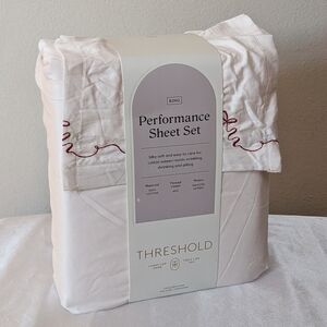 New Threshold Performance Sheet Set Ivory with Love Detailed Hem 400 Count King‎